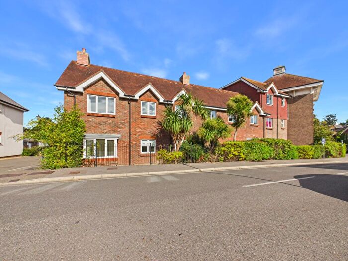 2 Bedroom Flat For Sale In Gordon Road, Haywards Heath, RH16