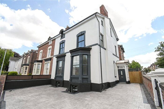 3 Bedroom Flat For Sale In Grange Mount, Prenton, Wirral, CH43