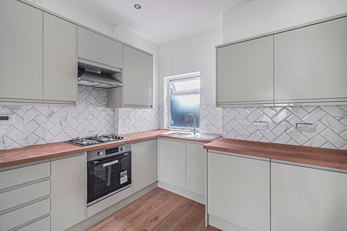 2 Bedroom Flat To Rent In West Street, Bromley, Kent, BR1