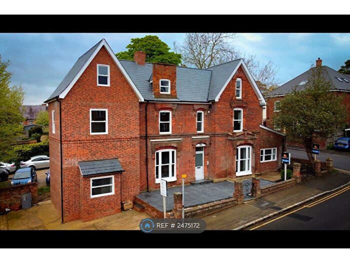 2 Bedroom Flat To Rent In Stuart Lodge, High Wycombe, HP13