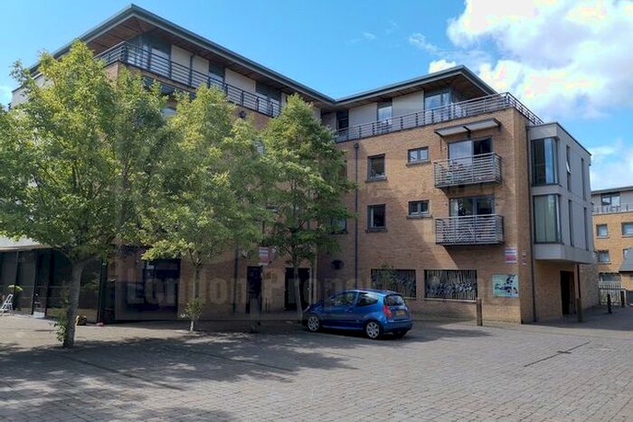 2 Bedroom Flat To Rent In Woodins Way, Oxford, OX1