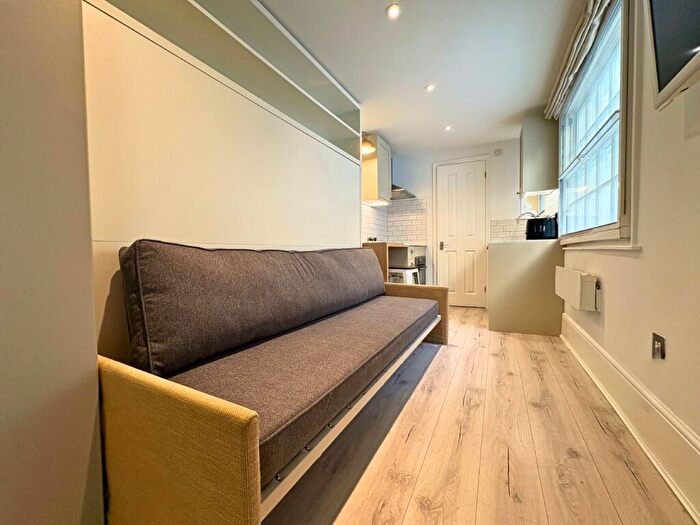 Apartment To Rent In Studio Flat, Gloucester Place, Baker Street, NW1