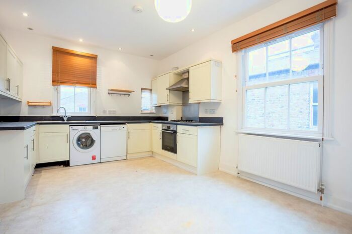 2 Bedroom Flat To Rent In Temple Road, London, W5