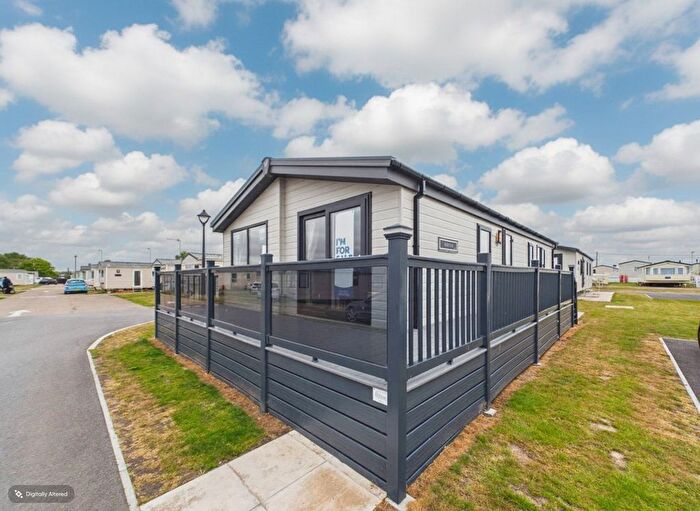 2 Bedroom Park Home For Sale In Carr Road, Felixstowe, IP11