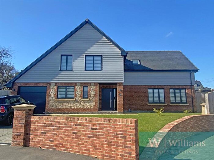 4 Bedroom Detached House For Sale In Paddock Close, Binstead, PO33