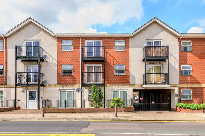 2 Bedroom Flat To Rent In Croydon Road, Beckenham, BR3