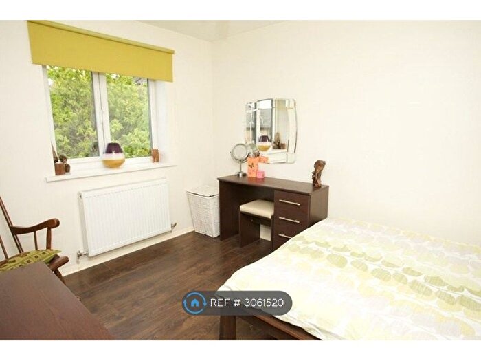 2 Bedroom Flat To Rent In Rodley, Leeds, LS13