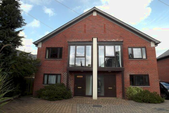 4 Bedroom Property To Rent In Mansfield Road, Ringwood, BH24