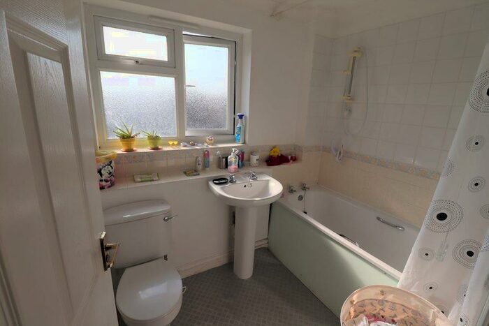 3 Bedroom Detached House To Rent In Kintbury Walk, Southcote, Reading, RG30