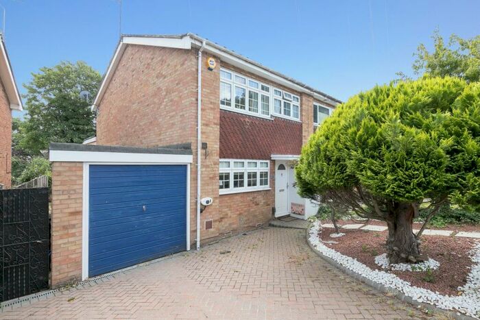 4 Bedroom Semi-Detached House To Rent In St Johns Court, Buckhurst Hill, IG9