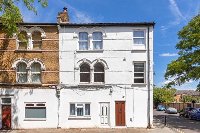 2 Bedroom Flat For Sale In Maxted Road, Peckham, London, SE15