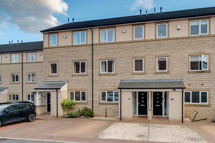 5 Bedroom Town House For Sale In Moor Side Mews, Bradford, BD4