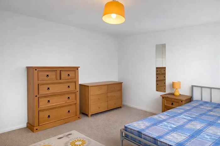 1 Bedroom Flat To Rent In Mill Place, Kingston Upon Thames, KT1