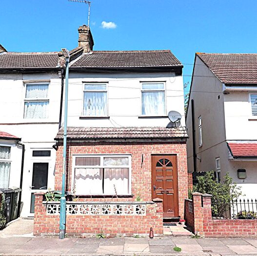 3 Bedroom End Of Terrace House To Rent In Norman Road, Dartford, DA1