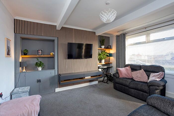 3 Bedroom Semi-Detached House For Sale In Kilgour Ave, Kirkcaldy, KY1