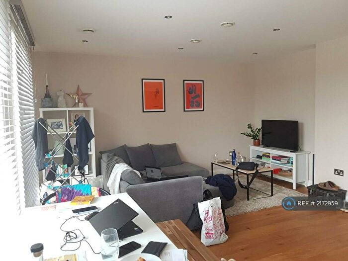 2 Bedroom Flat To Rent In Holloway Road, London, N19