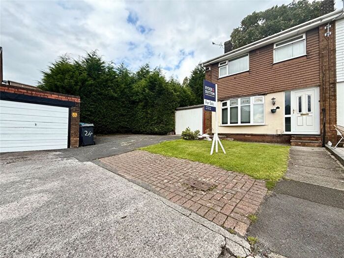 3 Bedroom End Of Terrace House For Sale In Malvern Close, Royton, Oldham, Greater Manchester, OL2