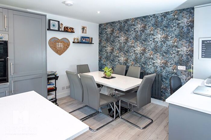2 Bedroom Bungalow For Sale In Kestrel Court, Ringwood, BH24