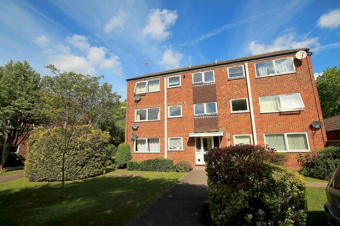 2 Bedroom Flat To Rent In Henley Drive, Frimley Green, Camberley, GU16