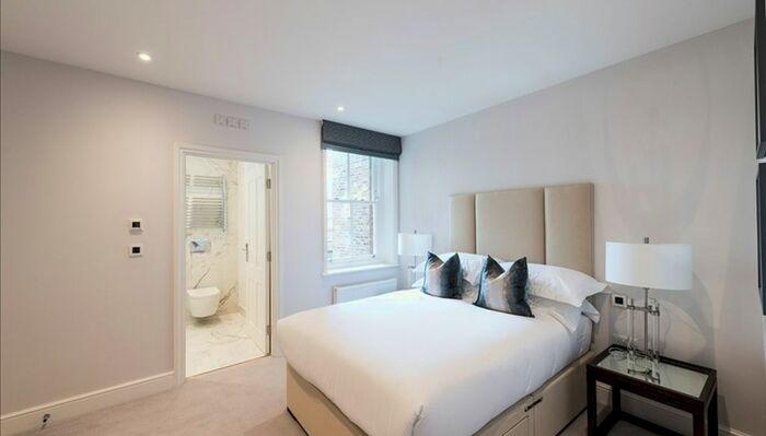 3 Bedroom Flat To Rent In Hamlet Gardens, London, W6