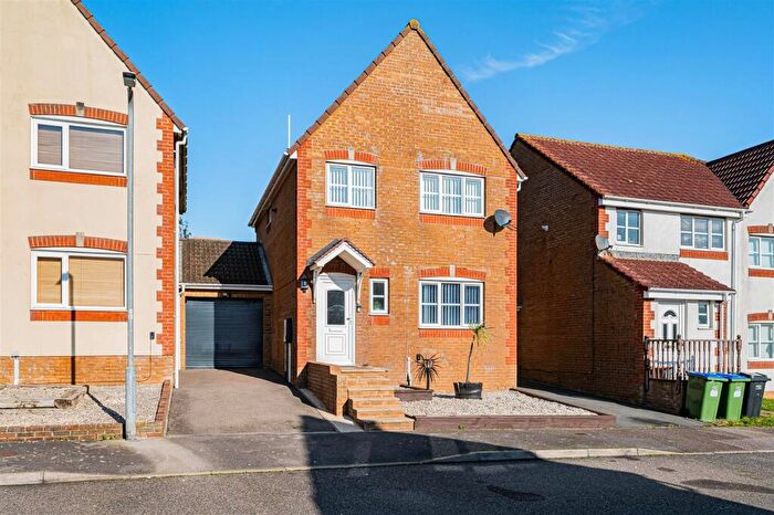 3 Bedroom Detached House For Sale In Hill Top Way, Newhaven, BN9