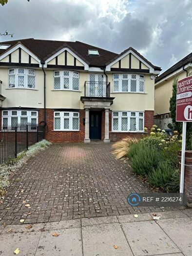 6 Bedroom Semi-Detached House To Rent In Sinclair Grove, London, NW11
