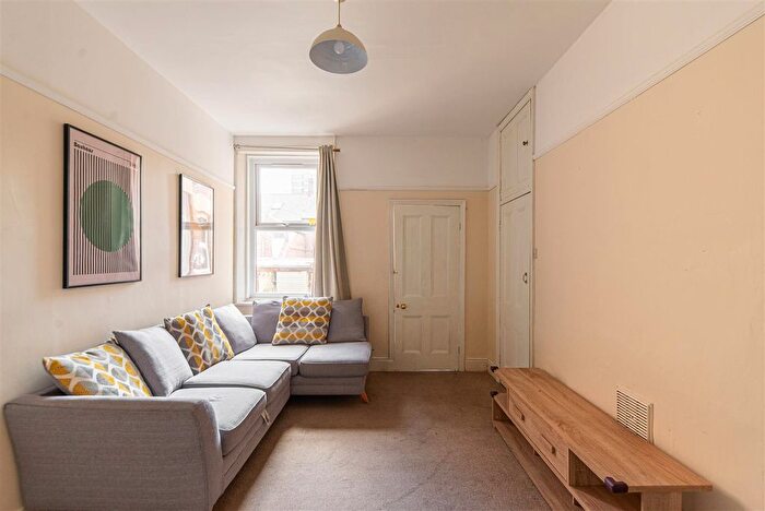 2 Bedroom Flat To Rent In Grosvenor Gardens, Jesmond, Newcastle Upon Tyne, NE2