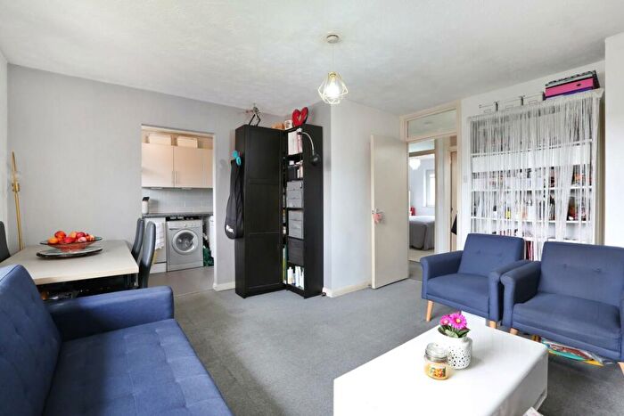 2 Bedroom Flat For Sale In Granville Square, London, SE15