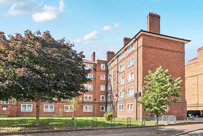 3 Bedroom Flat For Sale In Kinglake Estate, Walworth, London, SE17