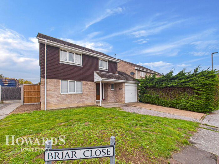 4 Bedroom Detached House For Sale In Briar Close, Lowestoft, NR32
