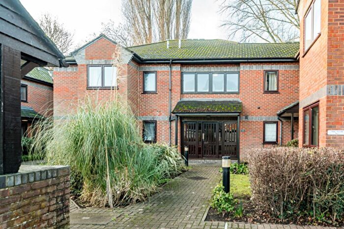 2 Bedroom Flat For Sale In Teal House, London Road, High Wycombe, Buckinghamshire, HP11