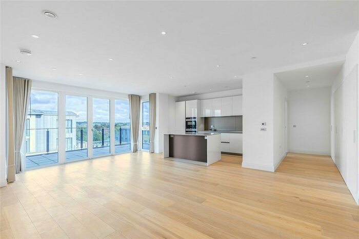 3 Bedroom Flat To Rent In Pinewood Gardens, Teddington, Middlesex, TW11