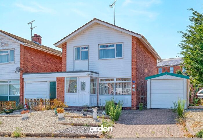 3 Bedroom Detached House For Sale In Albury Road, Studley, B80
