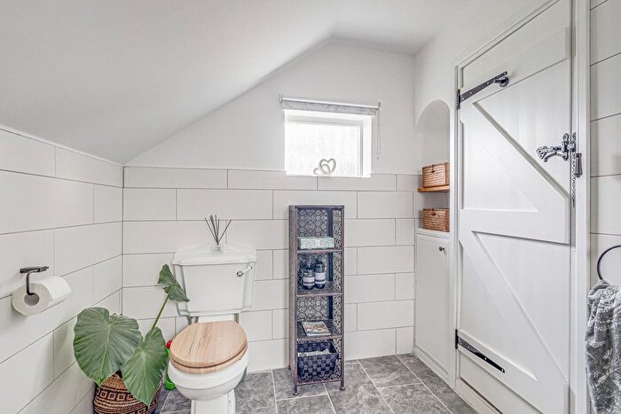 3 Bedroom Semi-Detached House For Sale In Pear Tree Cottages, Southend-On-Sea, SS3