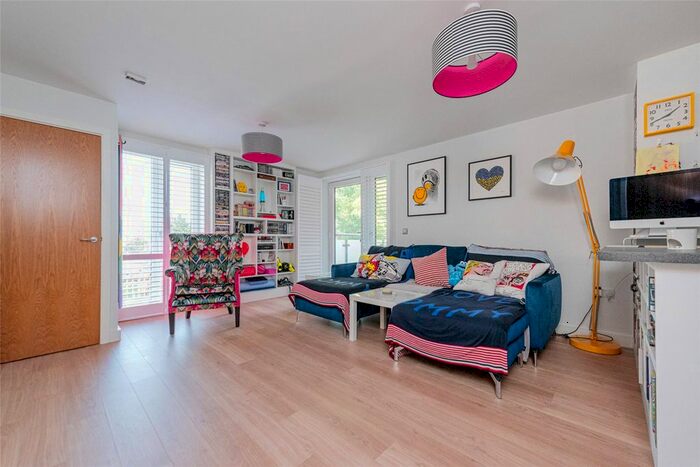 2 Bedroom Flat To Rent In Flowers Close, London, NW2