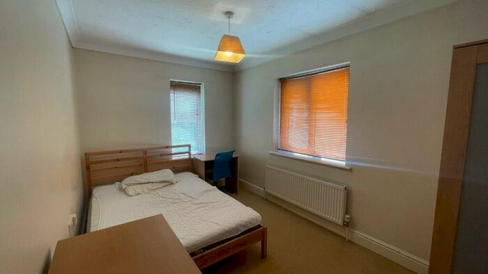 5 Bedroom Semi-Detached House To Rent In Mascot Square, Colchester, Essex, CO4