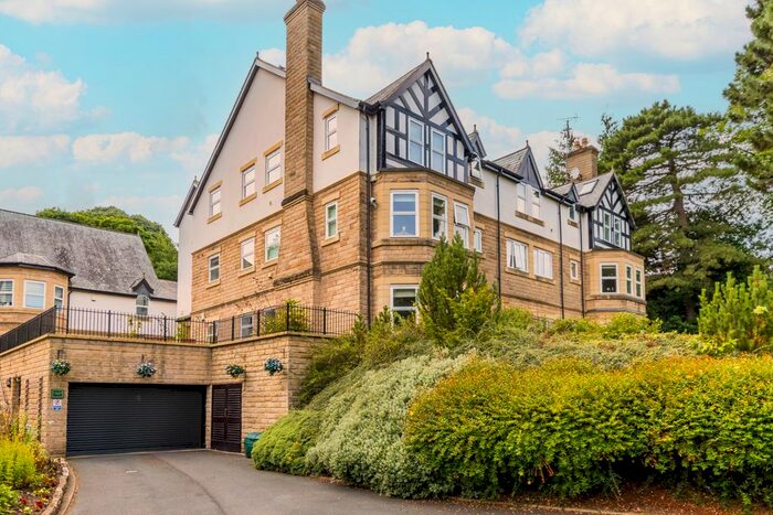 2 Bedroom Flat To Rent In Park Avenue, Roundhay, Leeds, LS8