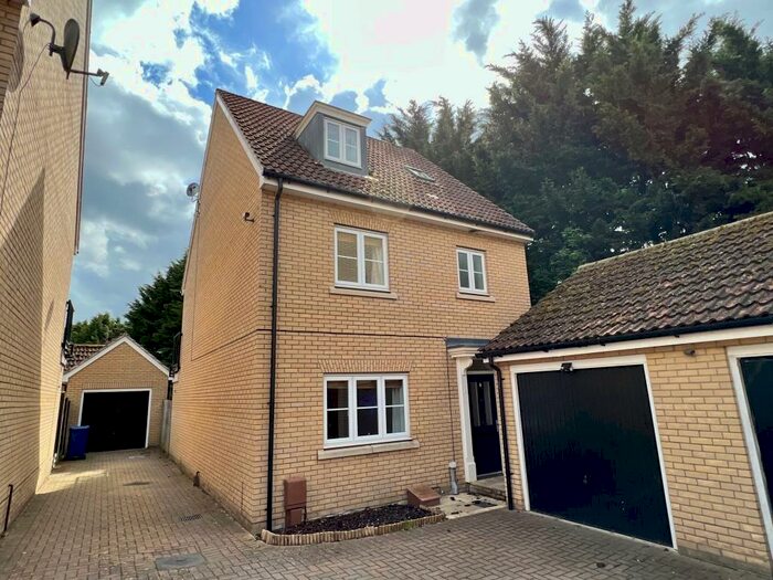 4 Bedroom Detached House To Rent In Bridge Farm Close, Mildenhall, Bury St. Edmunds, IP28