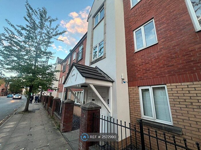 3 Bedroom Flat To Rent In Stretford Road, Manchester, M15