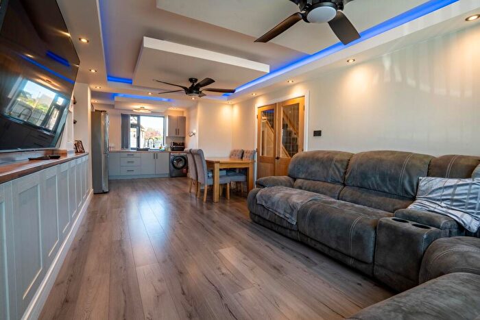 3 Bedroom Semi-Detached House For Sale In Oulton Road, Lowestoft, NR32