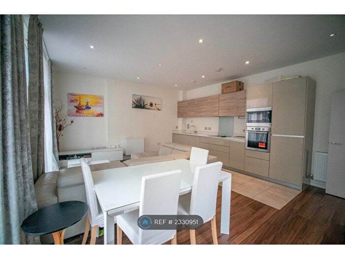 2 Bedroom Flat To Rent In Palmerston Road, Acton Town, W3