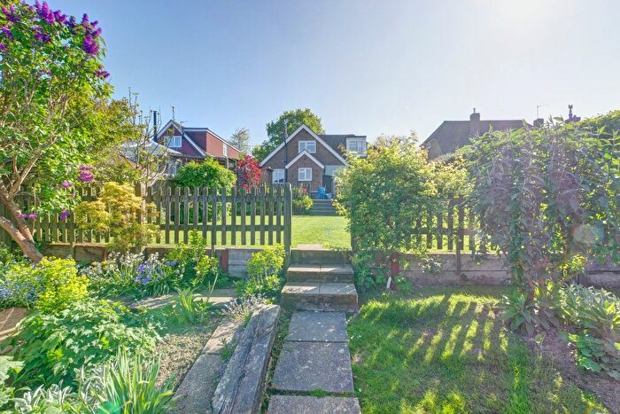 2 Bedroom Chalet For Sale In Stunts Green, Herstmonceux, BN27