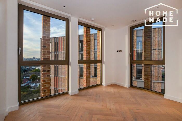 3 Bedroom Flat To Rent In Middle Yard, Dudden Hill Lane, London, NW10