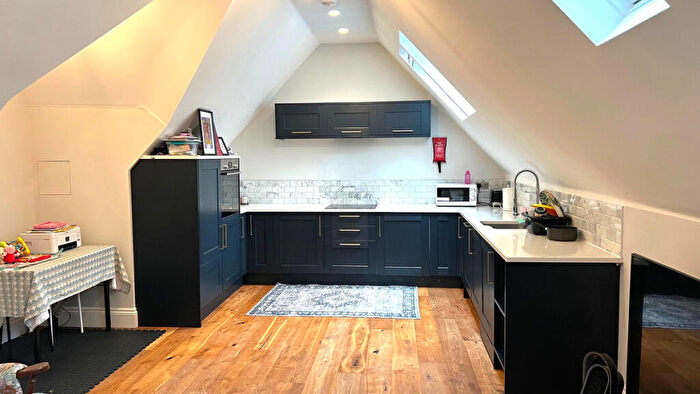 2 Bedroom Apartment For Sale In Catteshall Lane, Godalming, GU7