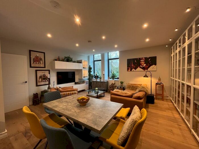 2 Bedroom Apartment To Rent In Esher, KT10