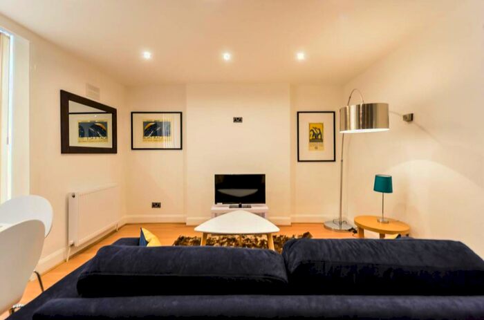 2 Bedroom Flat To Rent In Shooters Hill Road, Blackheath, London, SE3