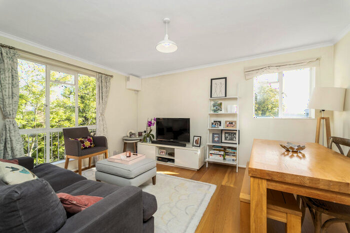 2 Bedroom Apartment To Rent In Highbury Grove, London, N5