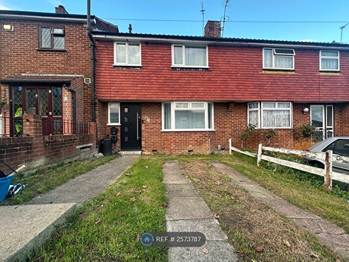 3 Bedroom Terraced House To Rent In Pickwick Crescent, Rochester, ME1