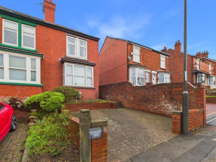 3 Bedroom Semi-Detached House For Sale In High Street, New Whittington, Chesterfield, S43