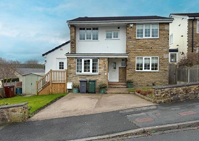 4 Bedroom Detached House For Sale In Bradley Drive, Silsden, BD20